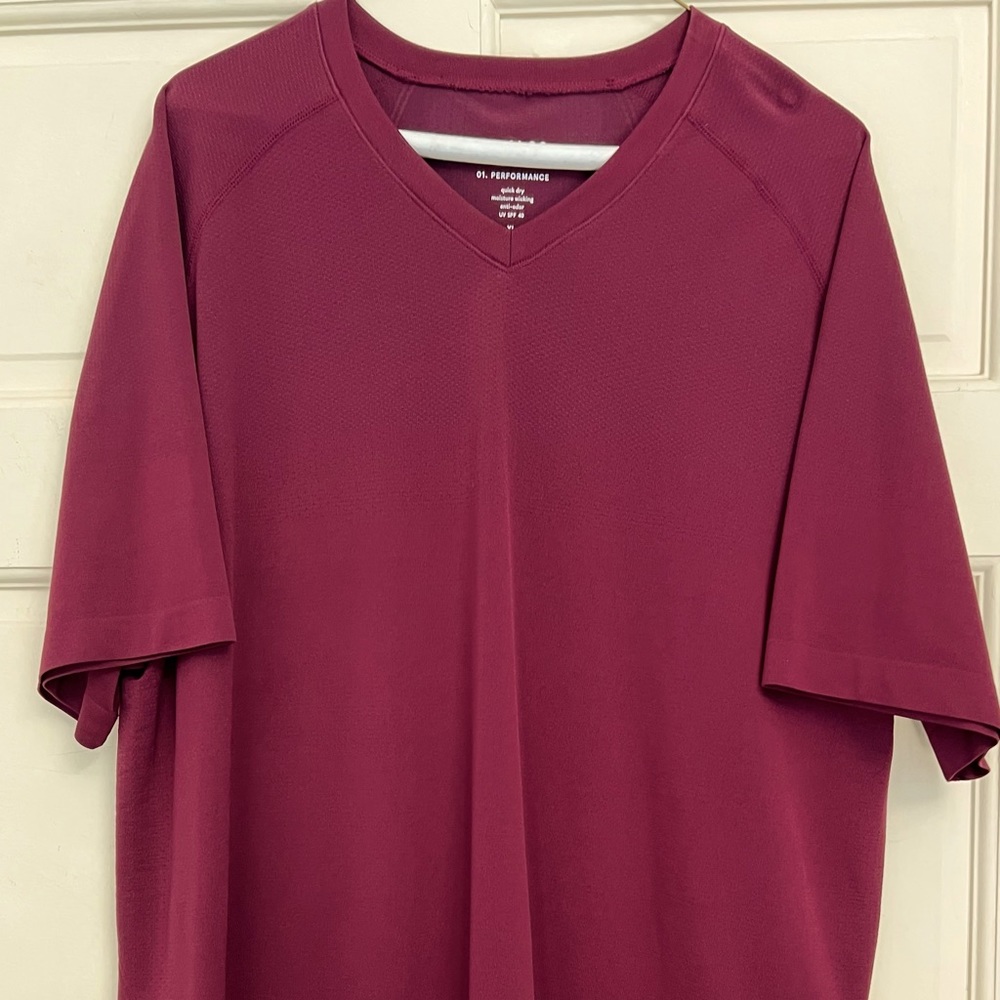 NWOT. Algo performance quick dry. V- neck. T-shirt.